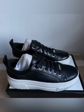 J/Slides women’s Black Leather Low-Top Sneakers with White Sole size 8.5 New